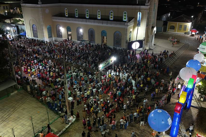 Governador participa da 9ª noite dos festejos de Santo Antônio em Campo Maior Governador participa da 9ª noite dos festejos de Santo Antônio em Campo Maior