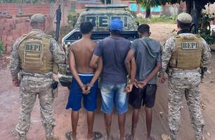 Jovem é preso com drogas, armas e munições durante operação policial em Inhuma (Foto: Divulgação/PMPI)
