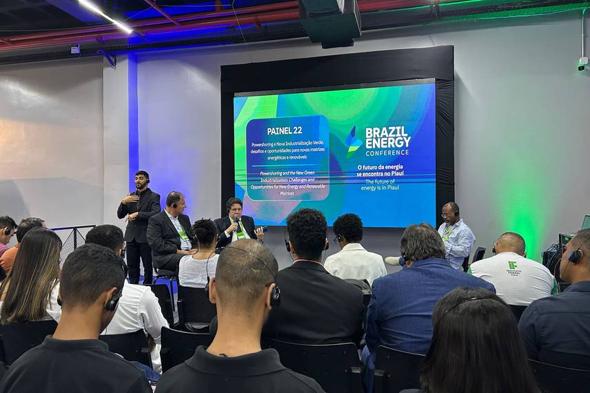 Painel 22 debate nova industrialização e desafios energéticos Painel 22 debate nova industrialização e desafios energéticos