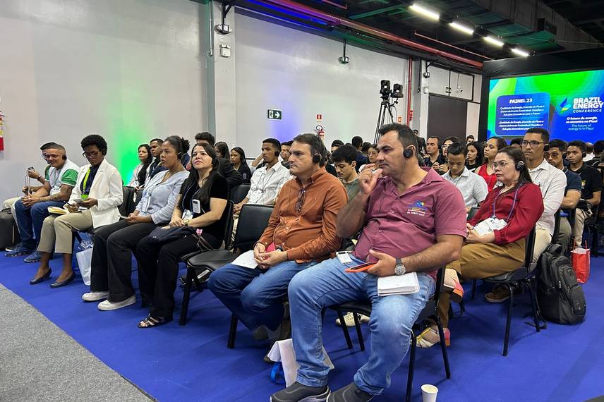 Painel 22 debate nova industrialização e desafios energéticos Painel 22 debate nova industrialização e desafios energéticos
