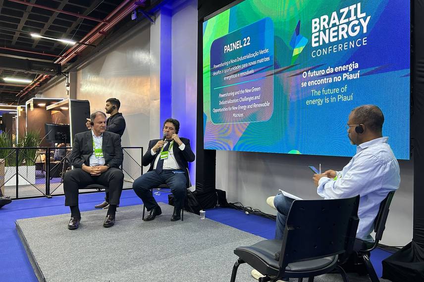 Painel 22 debate nova industrialização e desafios energéticos Painel 22 debate nova industrialização e desafios energéticos