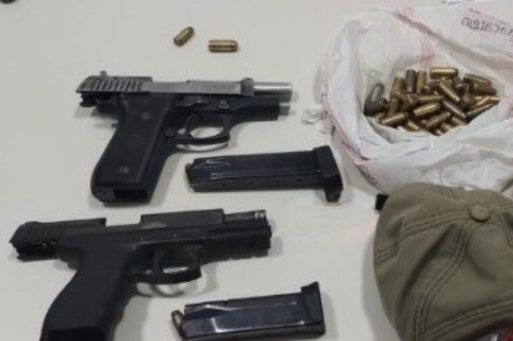 Polícia Militar apreende armas e munições após fuga de suspeito em Floriano