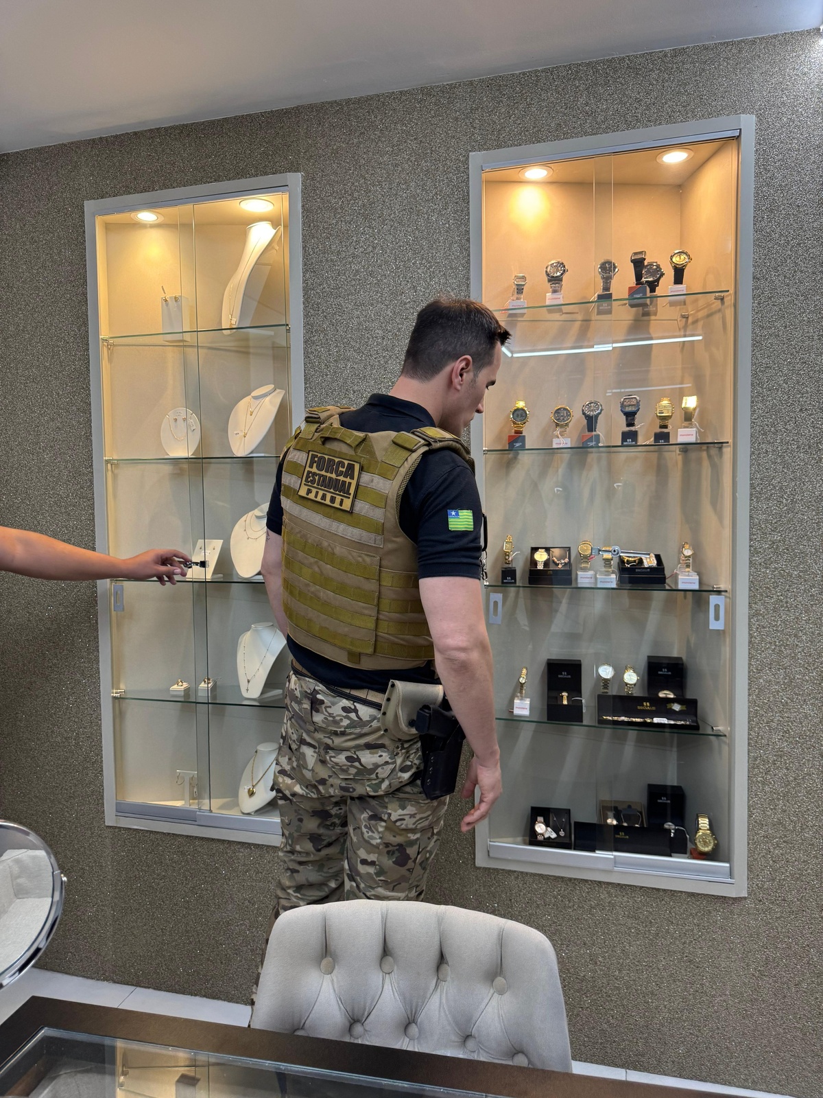 Polícia suspende atividades de empresas sob comércio ilegal de ouro em Teresina