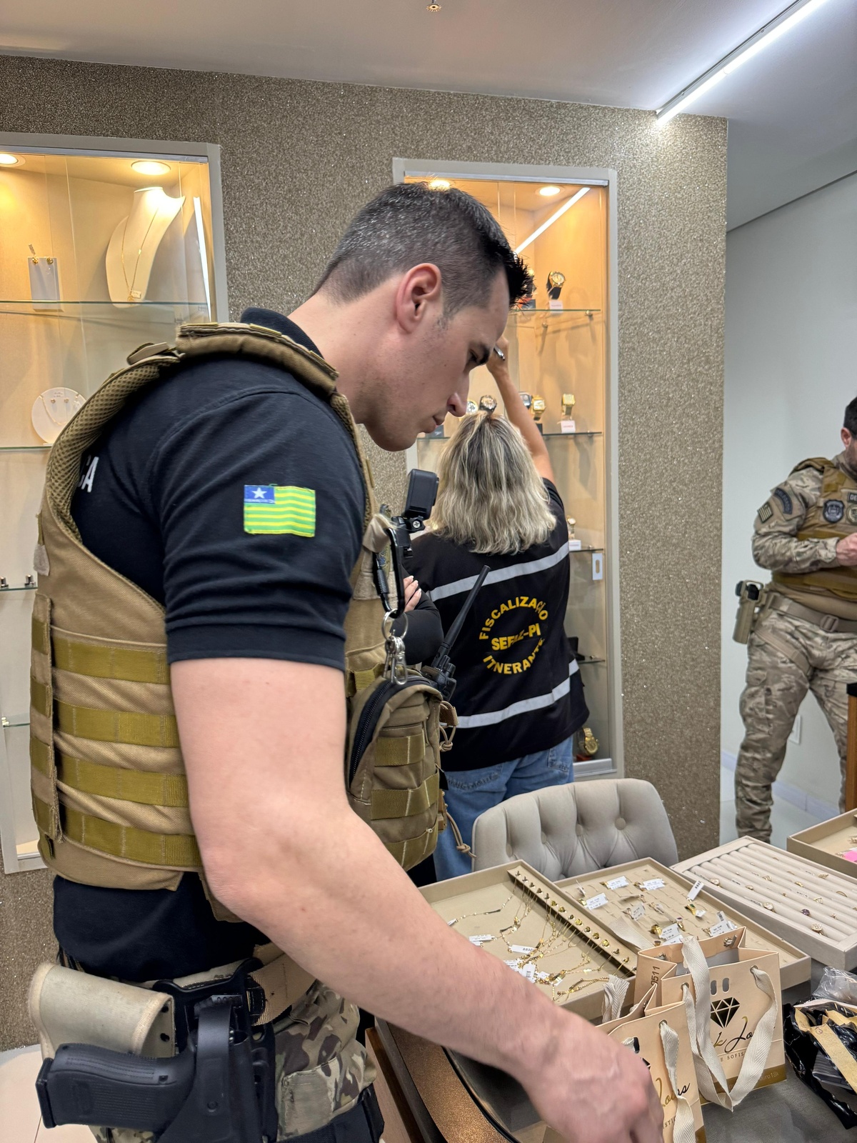 Polícia suspende atividades de empresas sob comércio ilegal de ouro em Teresina