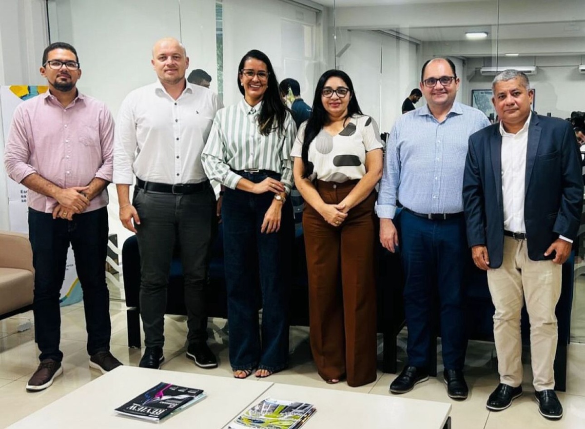 Prefeita Gerlane Cabral realiza reunião sobre concessão de água e esgoto em São Gonçalo
