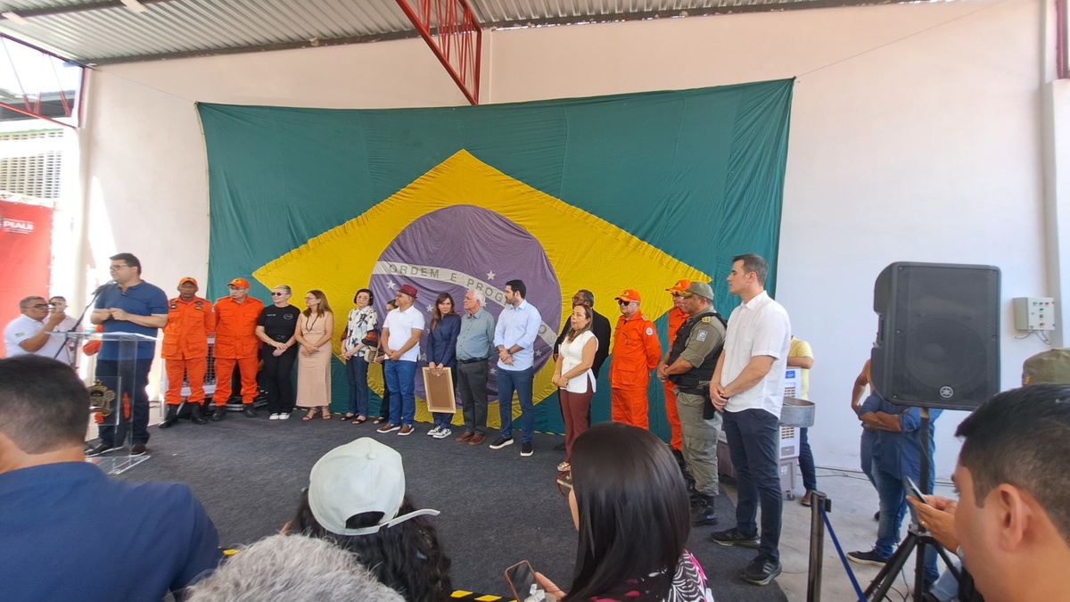 Prefeito Abdoral Melo prestigia inauguração da sede do Corpo de Bombeiros em Esperantina