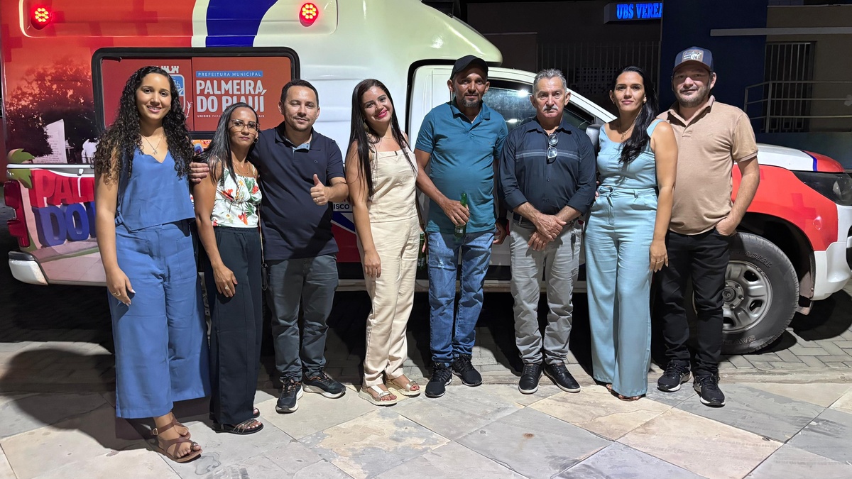 Prefeito Hugo Rosal entrega ambulância para reforçar atendimento em Palmeira do PI