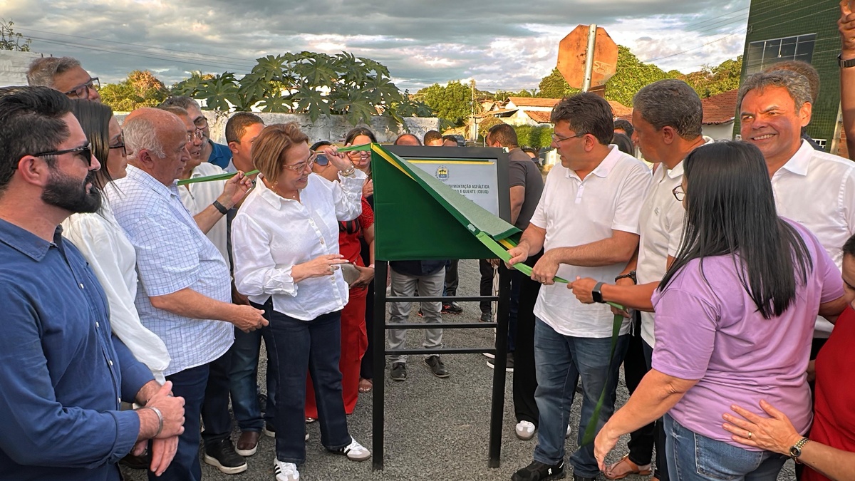 Rafael Fonteles cumpre agenda em Água Branca no aniversário de 71 anos da cidade
