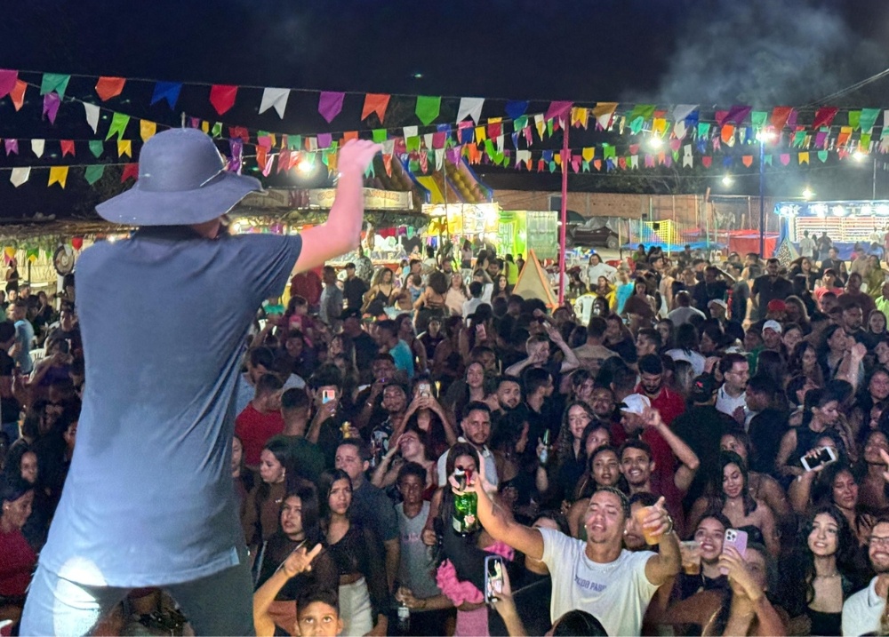 Ribeiro Gonçalves vive grande noite nos Festejos com shows de Menor Vaqueiro e Anny Barbi