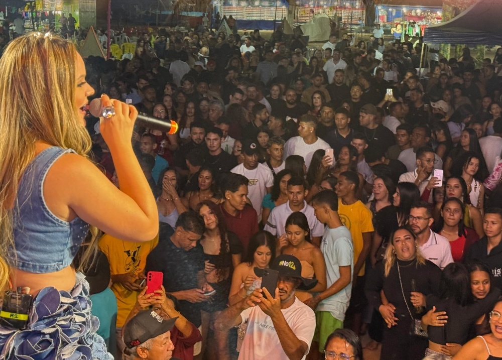 Ribeiro Gonçalves vive grande noite nos Festejos com shows de Menor Vaqueiro e Anny Barbi