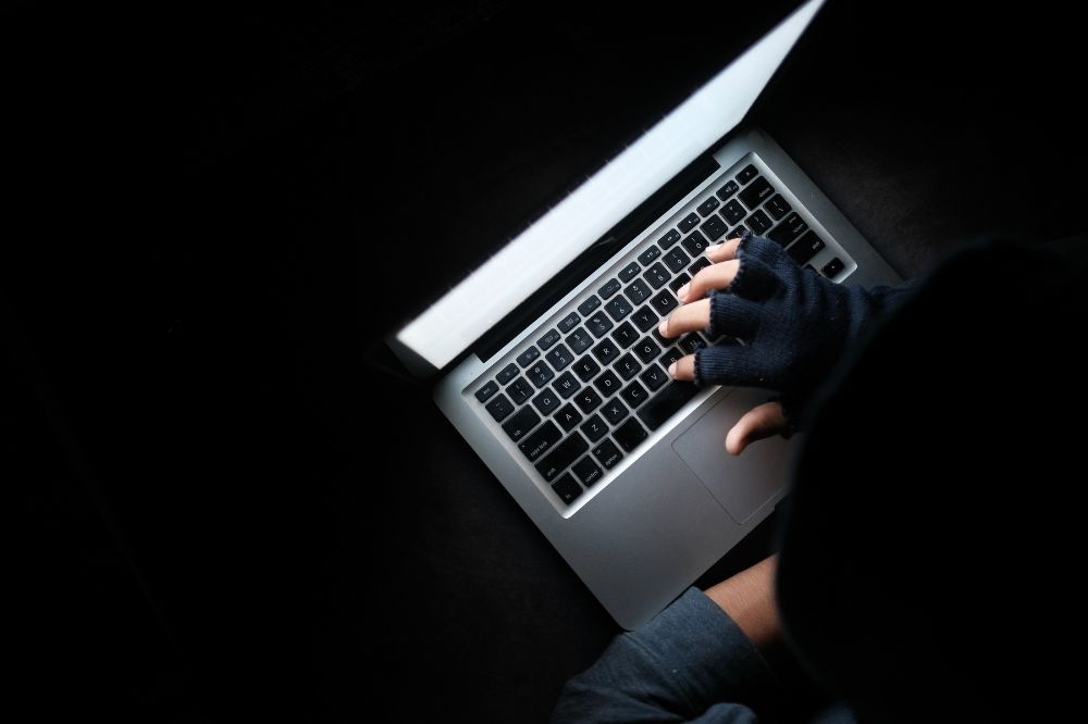 Vazamento sem precedentes expõe 16 bilhões de senhas de Apple, Google e mais