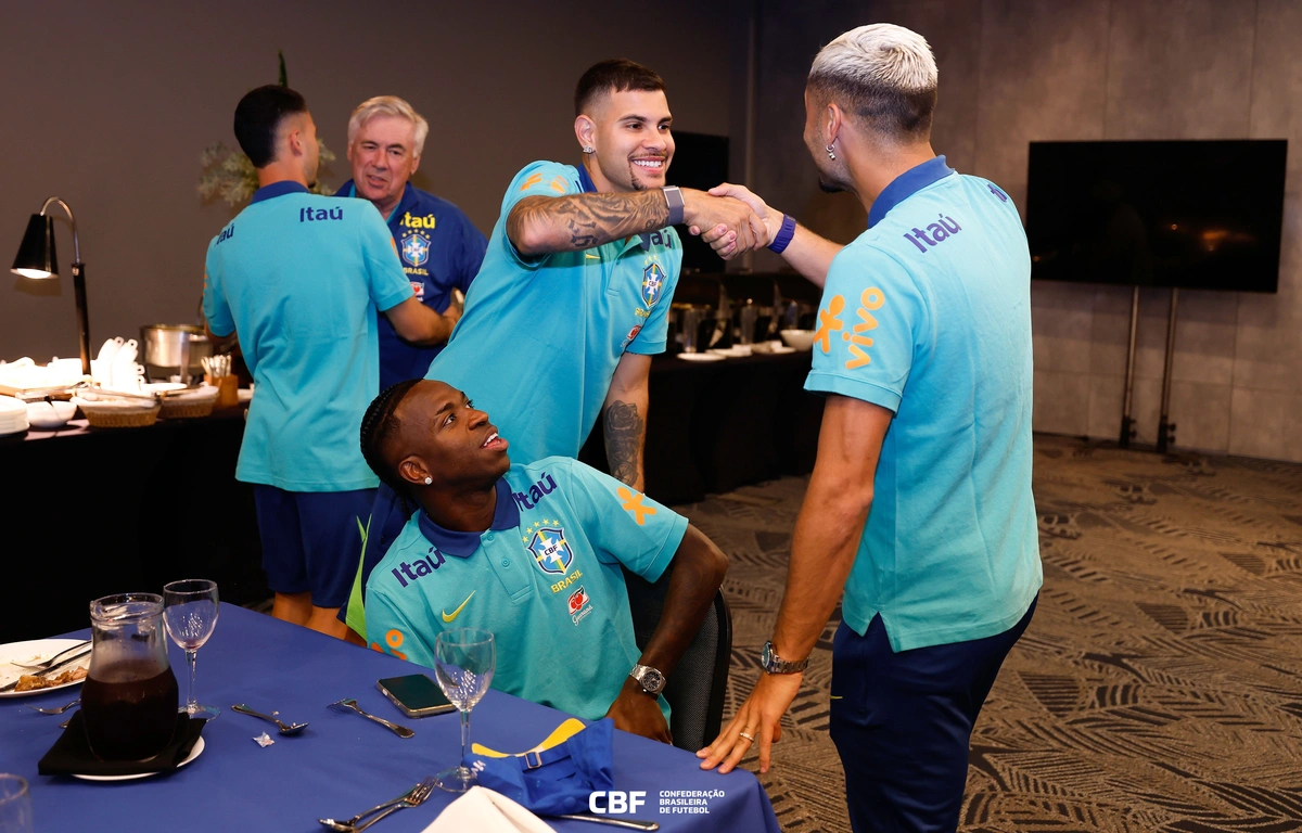 Vinicius Junior, Bruno Guimarães e Andreas Pereira na apresentação da Seleção em São Paulo
