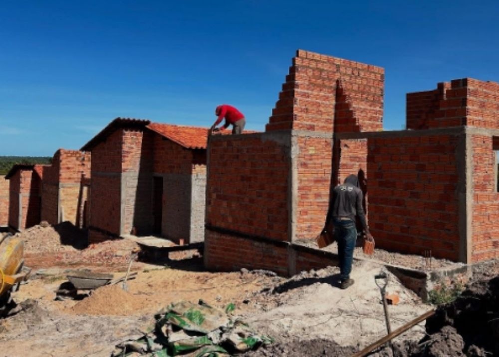 Construção de 30 novas casas no Conjunto Bernardo Rêgo avança em Esperantina