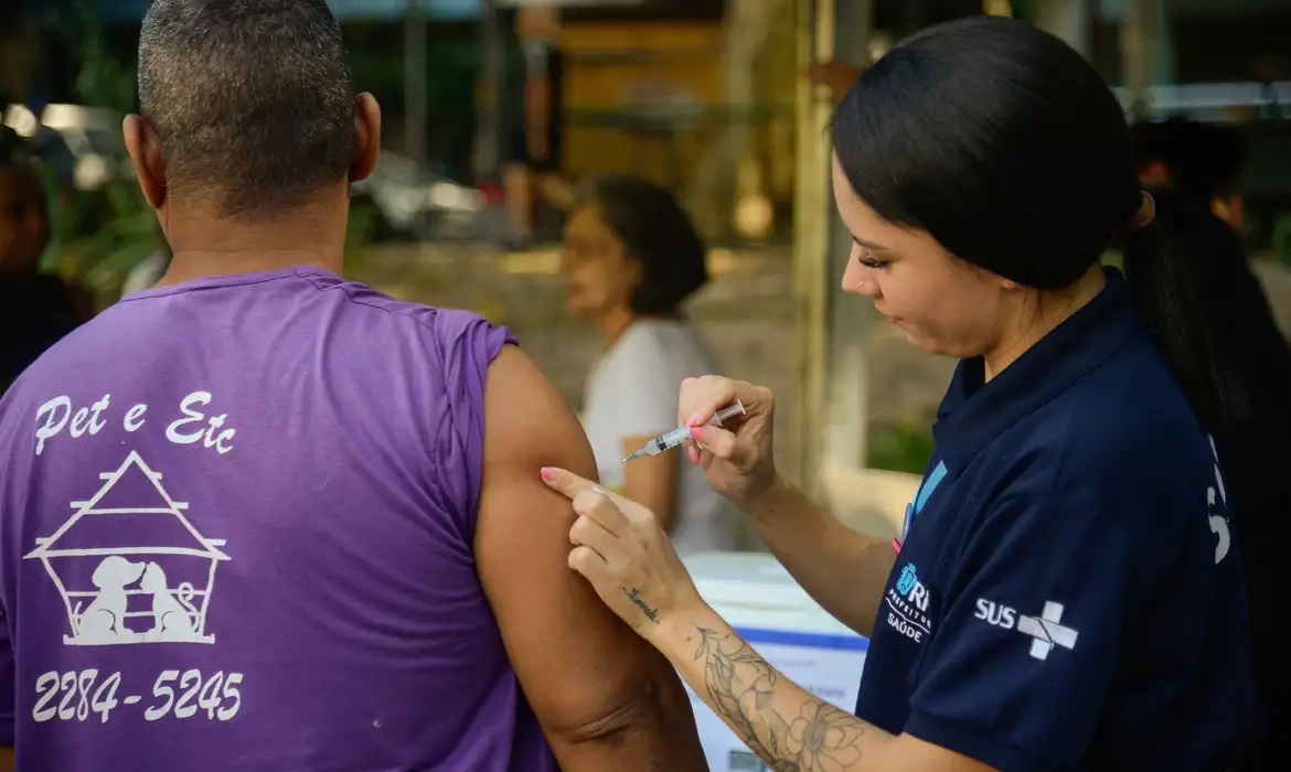 Doenças crônicas agravam infecções respiratórias em idosos, diz estudo