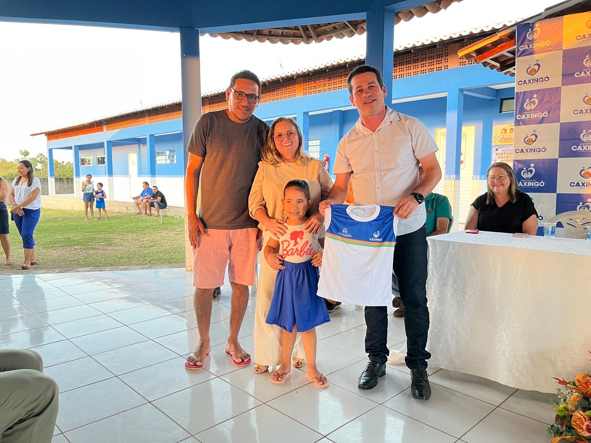 Escola Tia Lala é reinaugurada com nova estrutura e fardamento em Caxingó