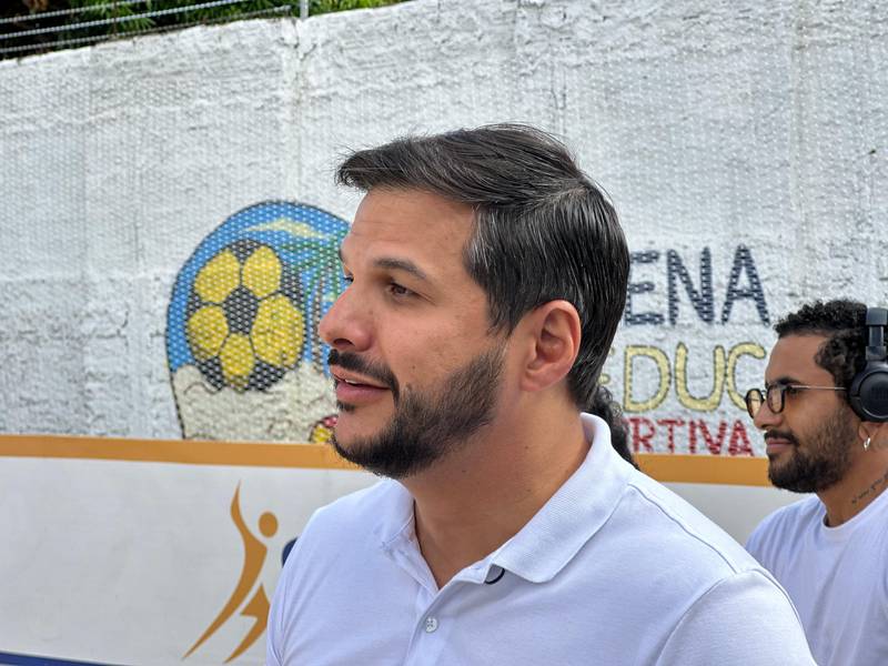 Governador inaugura escola, Espaço da Cidadania e asfalto em Altos