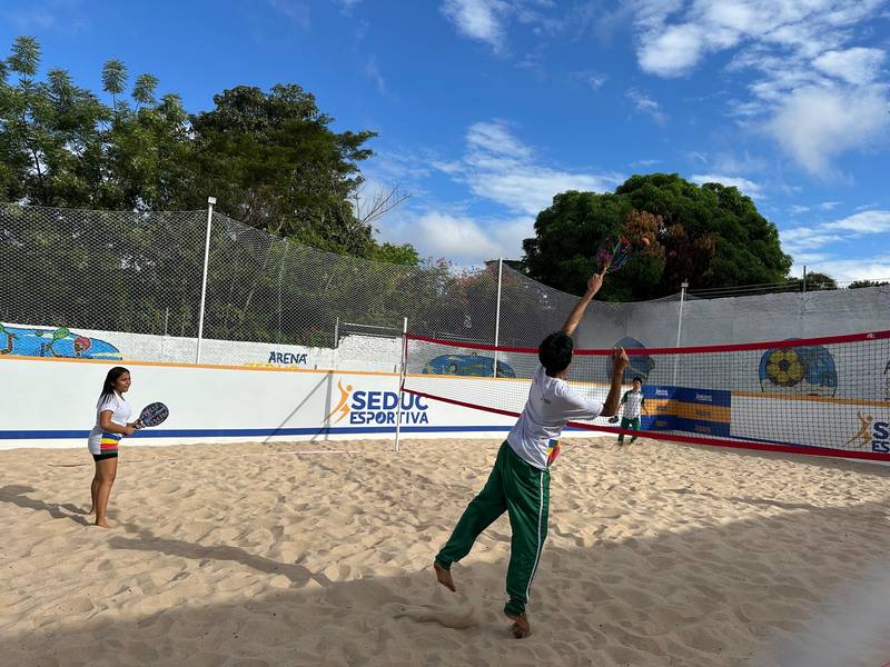 Governador inaugura escola, Espaço da Cidadania e asfalto em Altos