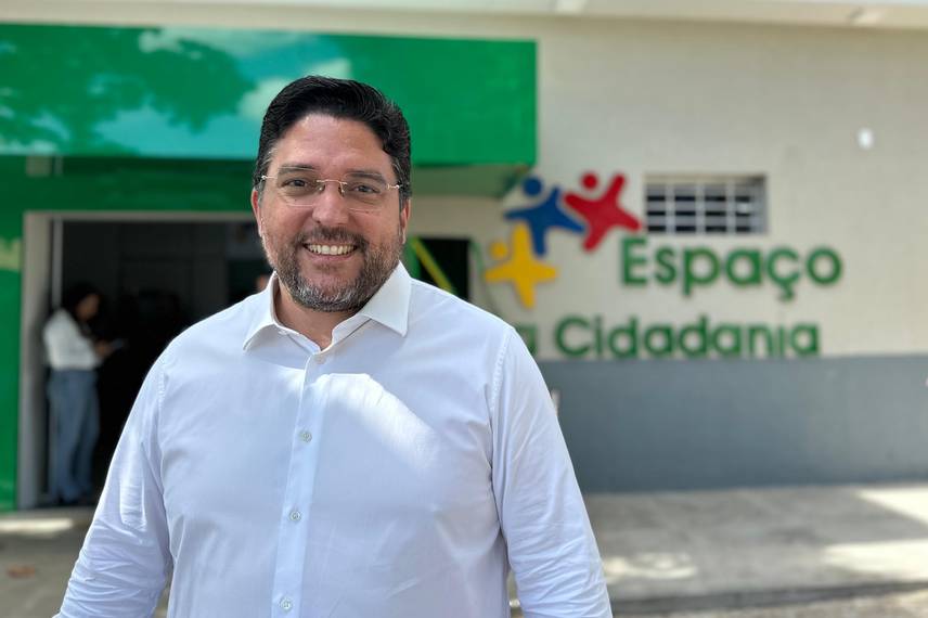 Governador inaugura escola, Espaço da Cidadania e asfalto em Altos