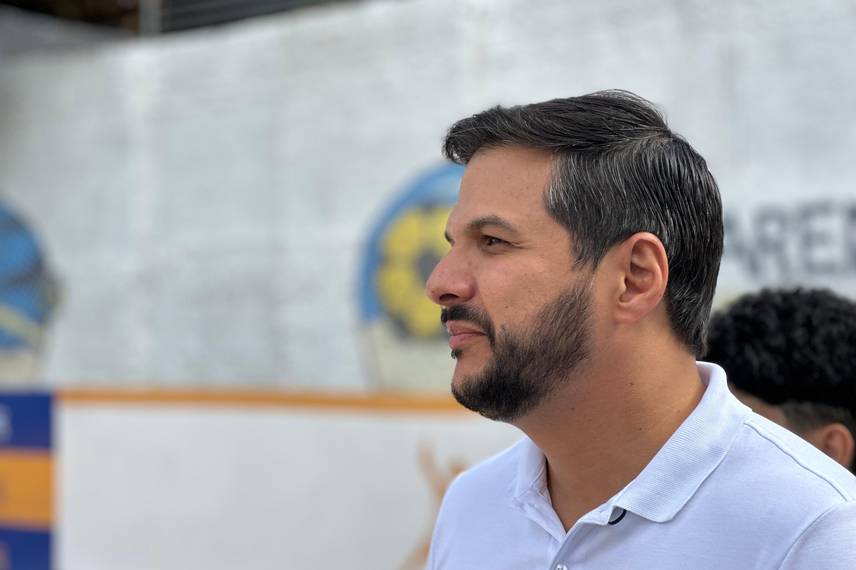 Governador inaugura escola, Espaço da Cidadania e asfalto em Altos