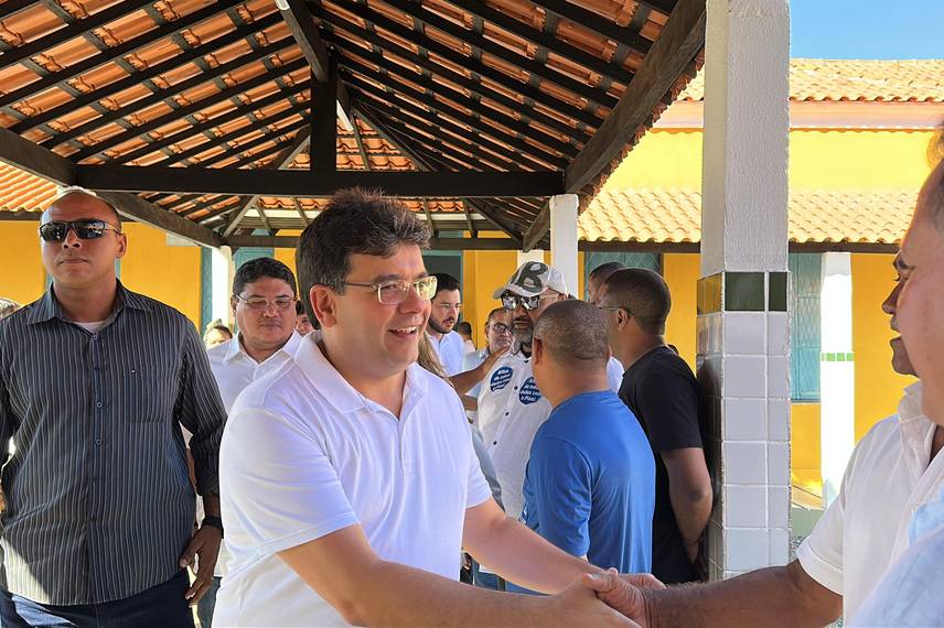 Governador inaugura escola, Espaço da Cidadania e asfalto em Altos