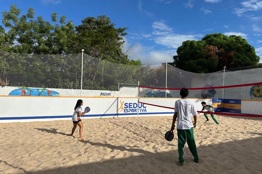Governador inaugura escola, Espaço da Cidadania e asfalto em Altos
