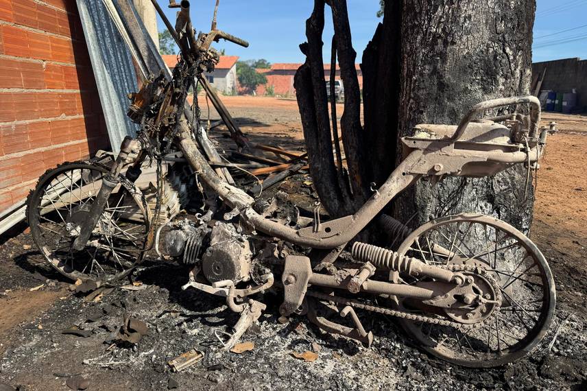 Incêndio atinge fábrica de móveis em Água Branca e é contido pelos bombeiros Incêndio atinge fábrica de móveis em Água Branca e é contido pelos bombeiros