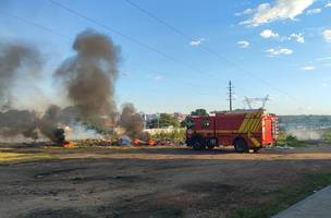 Incêndio em entulho mobiliza Bombeiros na Zona Sul de Teresina (Foto: Reprodução)