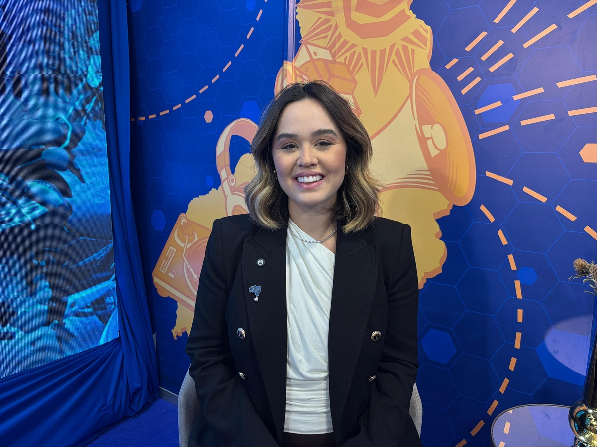 Mikaella Britto participa do Conecta Podcast no NEON 2025 e fala sobre trajetória