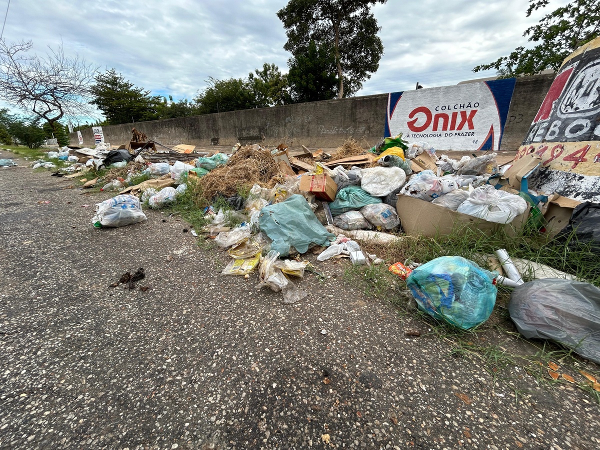 Moradores denunciam lixo acumulado há dois meses no bairro Tabuleta, em Teresina
