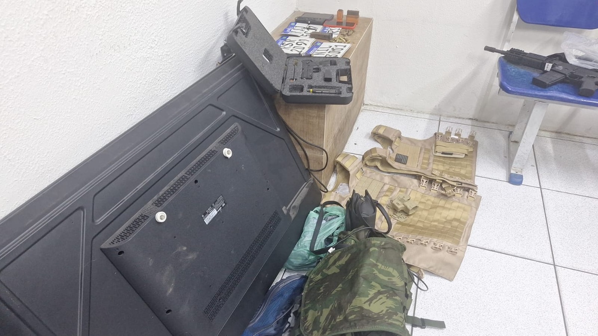 Polícia estoura desmanche de veículos e apreende arsenal na zona Rural de Teresina