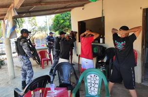 ‘Precheca’ e companheira são presos com drogas em bar no litoral do Piauí (Foto: Divulgação/PMPI)