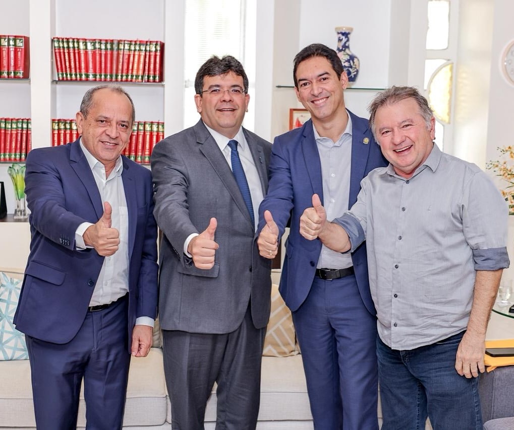 Prefeito de Caracol se reúne com governador para discutir urbanização do município