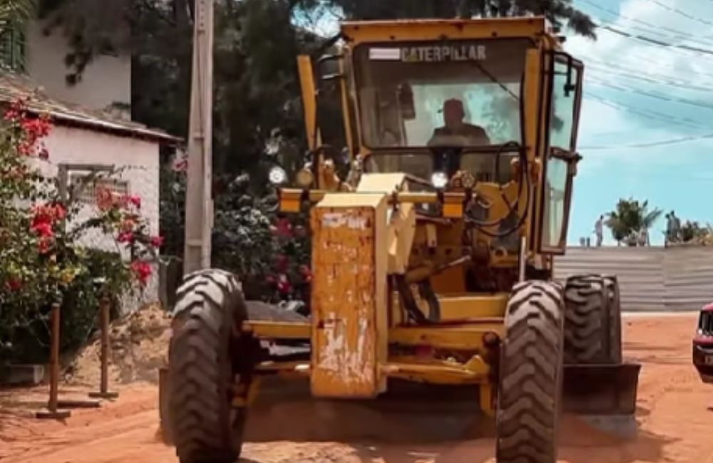 Rua principal da Vila de Barra Grande passa por obras de melhoria