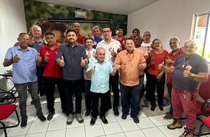 Sindicalistas com João Pereira. (Foto: Foto: James Rodrigues / Conecta Piauí)