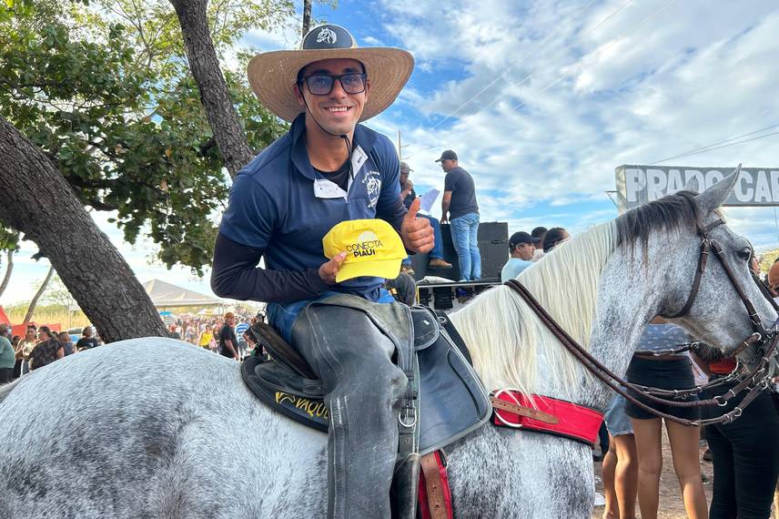 Tradicional corrida com cavalos empolga vaqueiros e moradores em Demerval Lobão