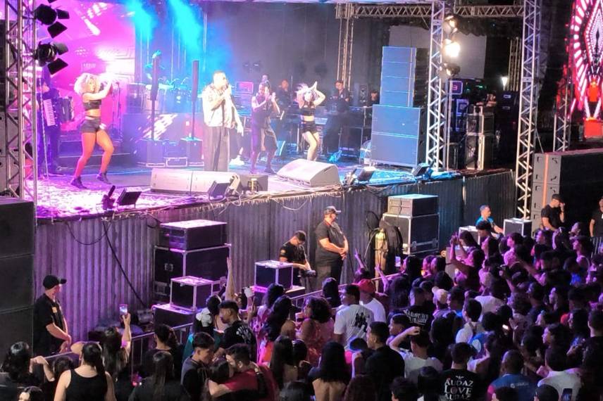 Urufolia 2025: primeira noite reúne multidão em Uruçuí ao som de Léo Santana