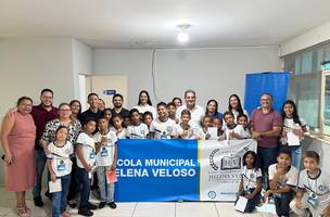 Alunos da rede municipal de ensino de Demerval Lobão realizam visita na prefeitura (Foto: Reprodução)