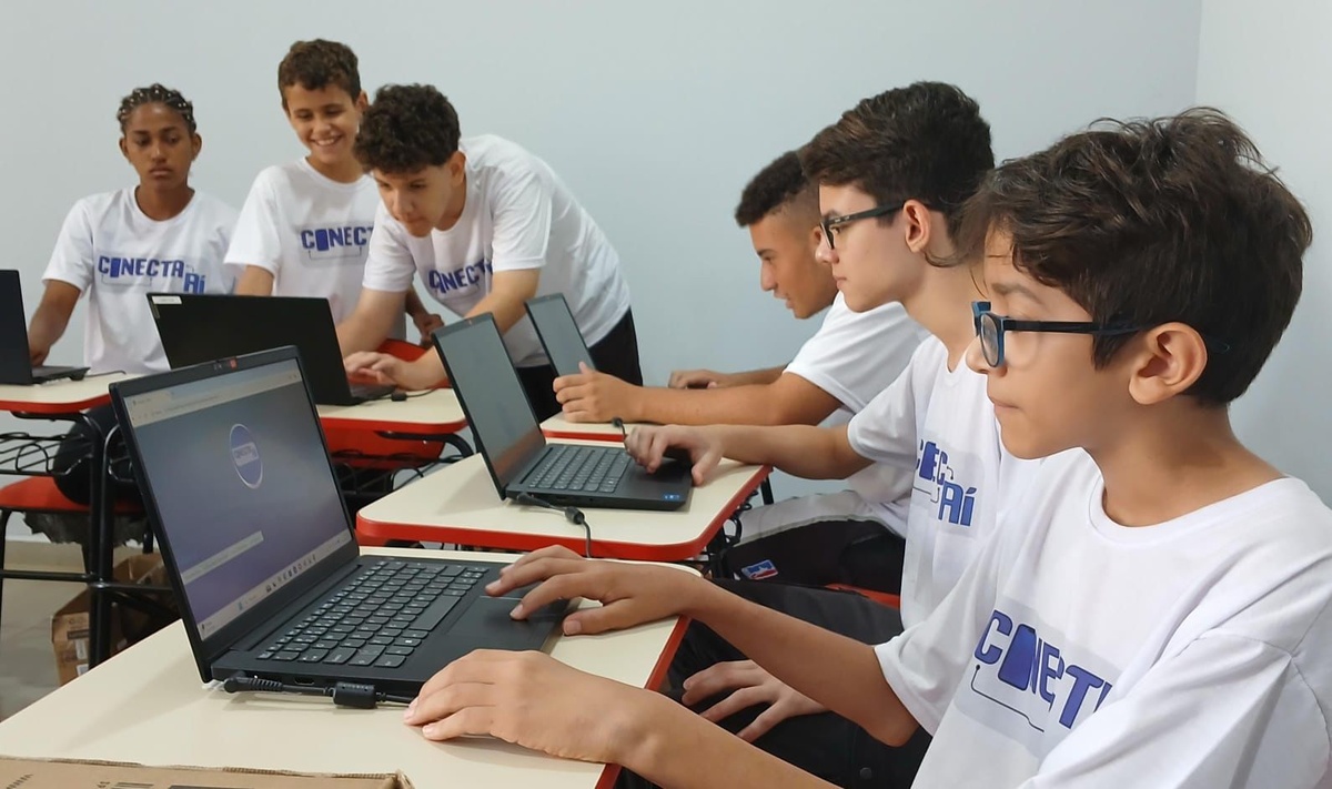 Conecta Mundo Brasil realiza oficinas de tecnologia para estudantes no Piauí