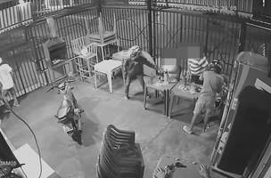 Criminosos armados fazem arrastão em restaurante na zona Sul de Teresina (Foto: Reprodução)
