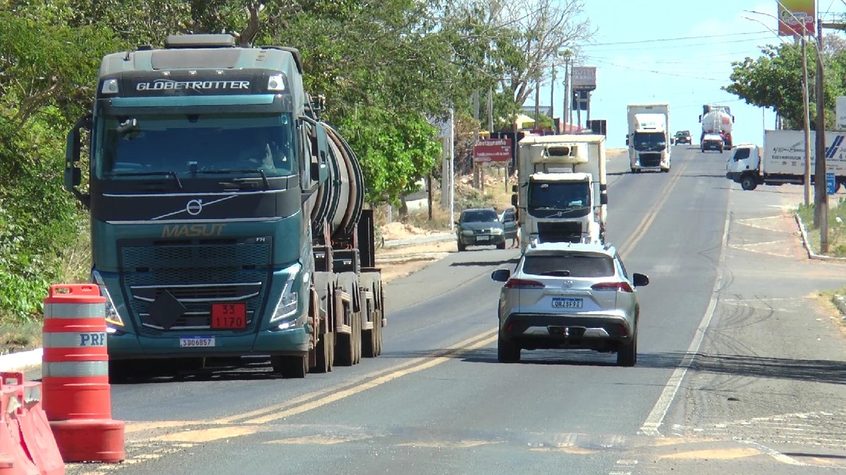 Falta de estacionamentos desafia mobilidade urbana em Floriano, no Sul do Piauí
