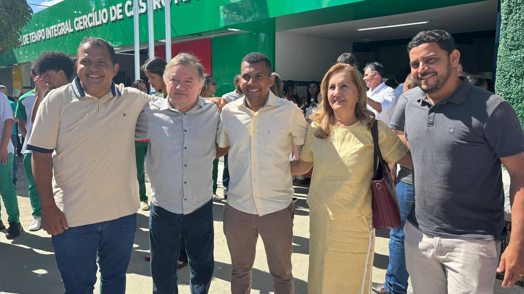 Governador entrega escola de tempo integral e visita obras em São Raimundo Nonato