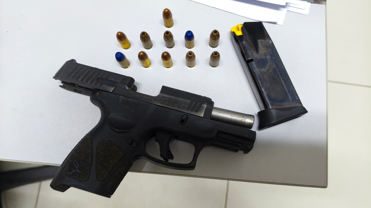 Homem é preso com pistola municiada em frente ao fórum de Demerval Lobão