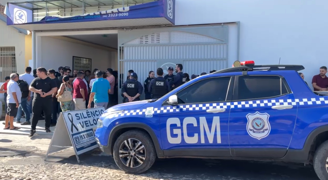Parnaíba se despede de Penélope Brito e Thiciano Ribeiro em clima de tristeza