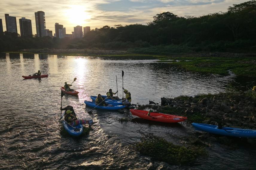 Passeio de caiaque no rio Poty une aventura, lazer e consciência ambiental