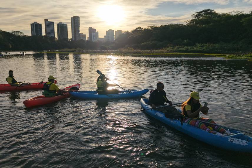 Passeio de caiaque no rio Poty une aventura, lazer e consciência ambiental