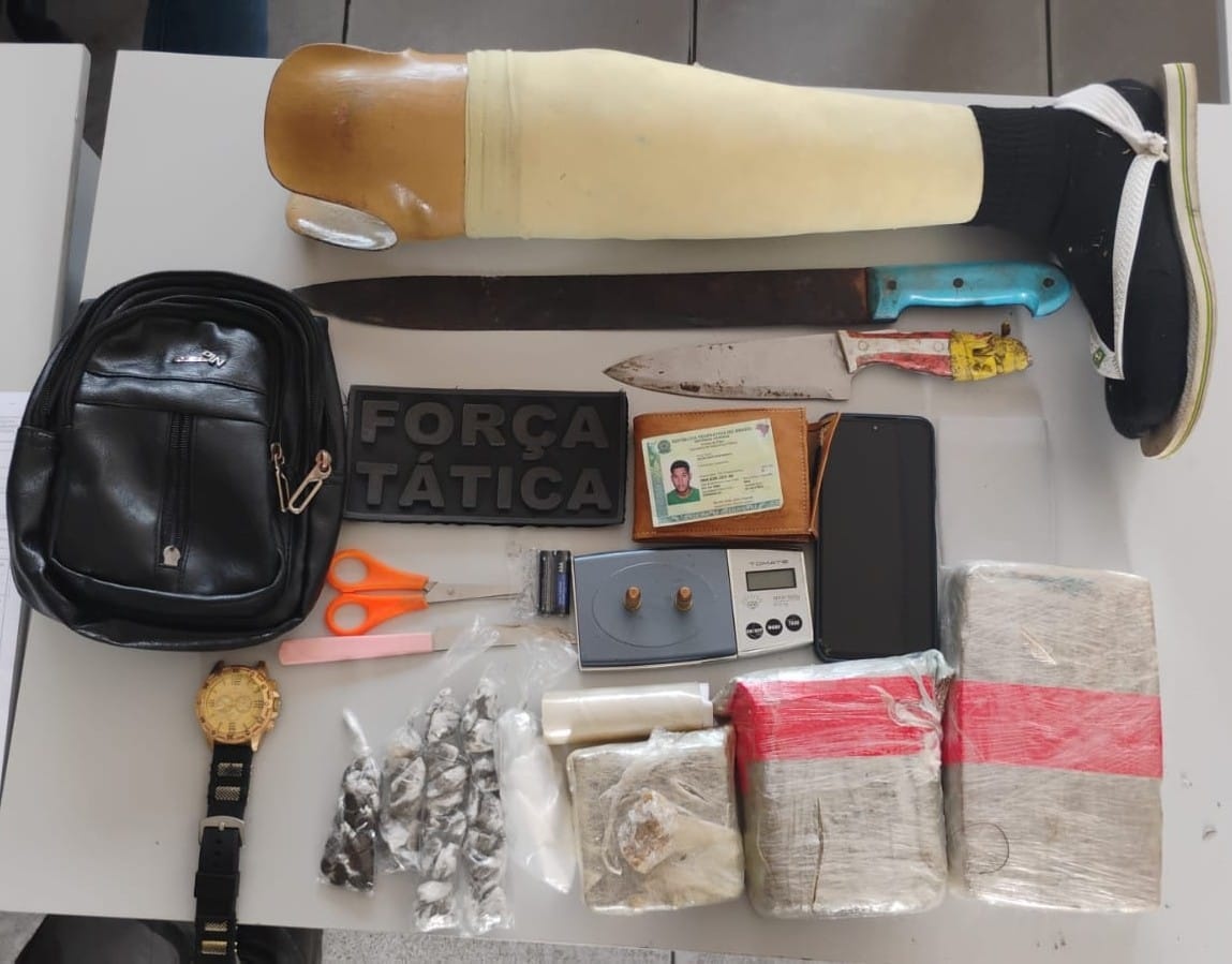 PM apreende drogas, armas e objetos suspeitos na zona Sudeste de Teresina