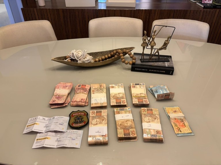 Polícia Federal cumpre mandados em Teresina contra desvio de recursos do Fundeb