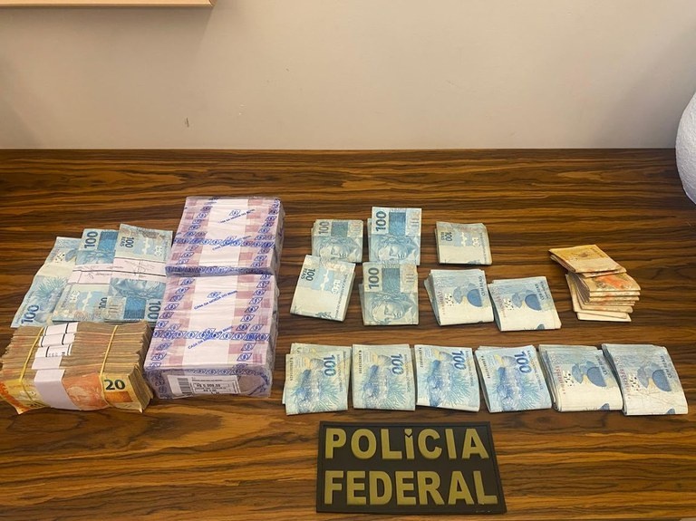 Polícia Federal cumpre mandados em Teresina contra desvio de recursos do Fundeb