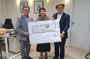 Prefeito Abdoral Melo recebe projeto do Complexo Poliesportivo Educacional (Foto: Divulgação)