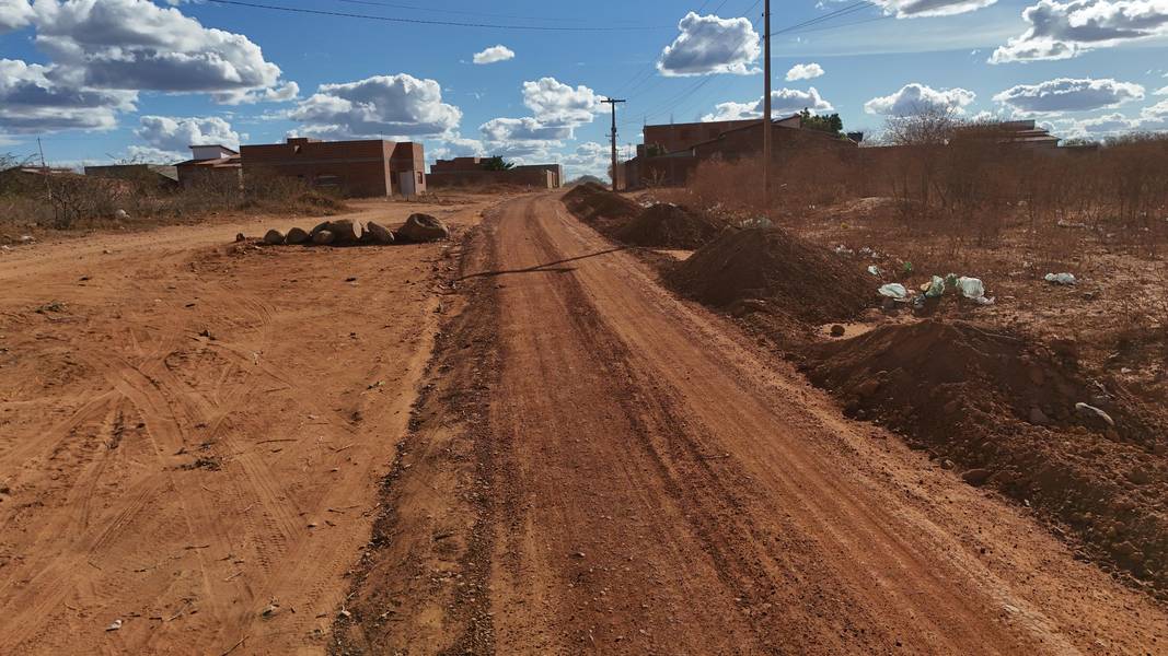 Prefeito de Dirceu Arcoverde destaca avanços em infraestrutura no município